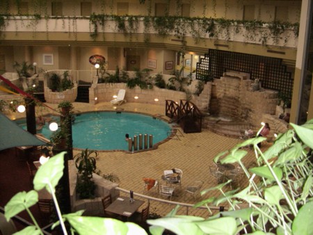 Bunbury hotel pool & foyer